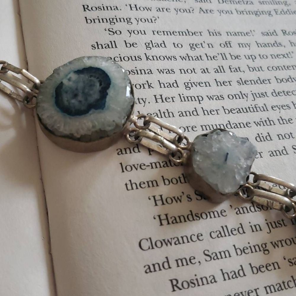 Sliced Blue Agate Geodes Bracelet - Picture 6 of 8